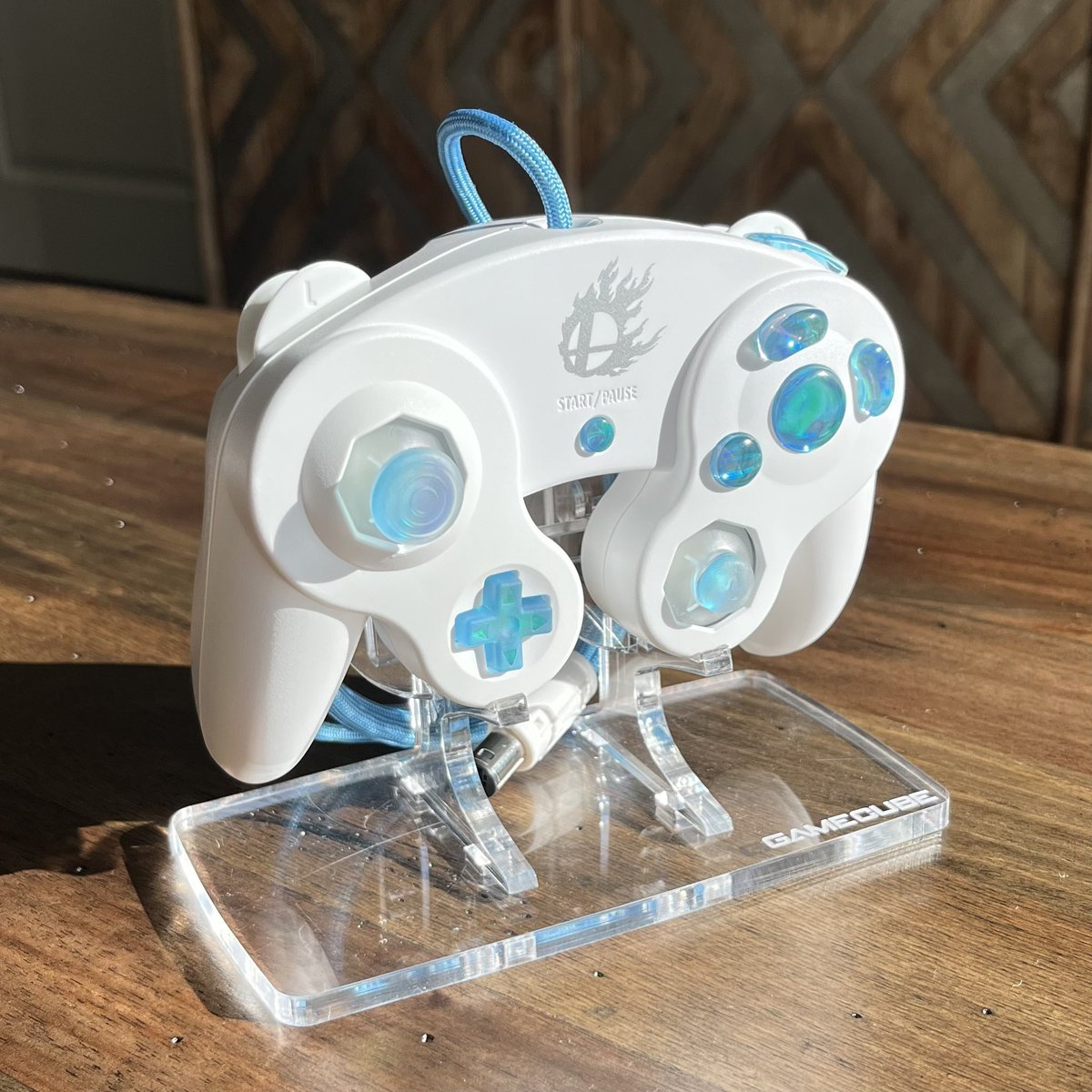 NPGControllers's tweet photo. Commission for @Aquaze1! 
- Paracord cable by me
- @handheldlegend snapback mod 
- Tactile Z
- @selst0r custom buttons and sticks
- @LevCustoms triggers
- Lubed stickboxes and triggers
- PTFE stabilized buttons https://t.co/hpZDsftQZe