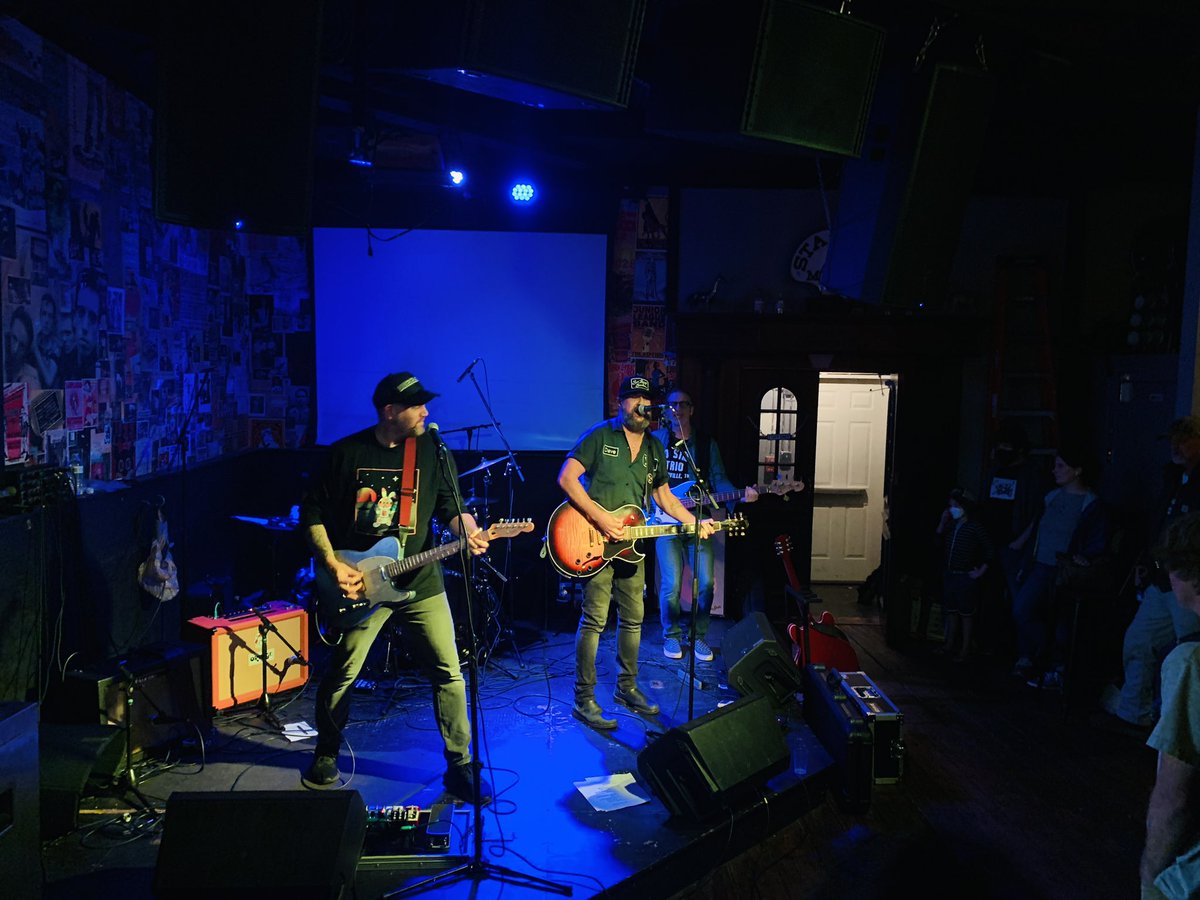 Carrboro today has been filled with people enjoying and exploring (in this misty weather), music at many venues at the Carrboro Music Festival.
 
Here are a few scenes of what will still be happening throughout the evening.
 
🎶 carrboromusicfestival.com/311/Carrboro-M…