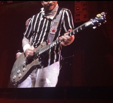 kaitlyn3897's tweet photo. @Shinedown @ZMyersOfficial saw y’all in charlotte Monday night and no matter where or when I see you live y’all always give 110%. In the 4 times I’ve seen you guys, Monday  night had to be my favorite. The best part was that Zach was dressed like a foot locker employee https://t.co/5IKaM1e7BU