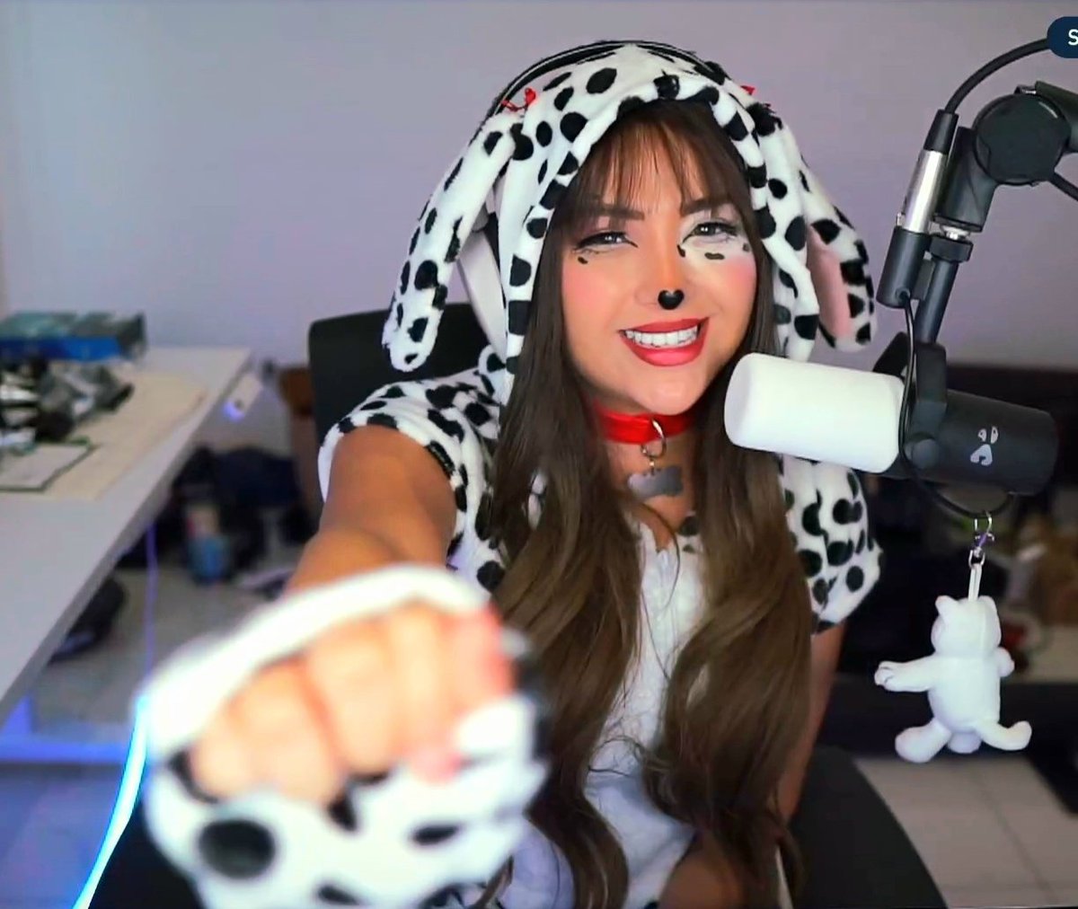 AslyPxxly's tweet photo. 🤍 @arigameplays 🖤

ABICHU HERMOSA, gracias por el stream de hoy, me divertí muchísimo, estas muy guapa y eres mi campeona en todos los multiversos 🤞❤️

Te amo chiquita 💗
#HARIWEEN https://t.co/71P3PuVkfP