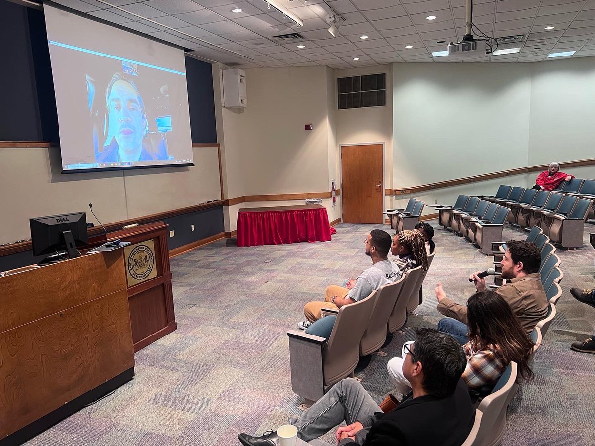 ESUModLang's tweet image. Another great @ESUniversity #ESULatinoFilmSeries has passed! Thanks to everyone who spent their Sat. enjoying and discussing wonderful films. Thanks to Sami Khan director of #The LastOut for an informative Q&amp;amp;A session! 🎬🎥🎞🍿🥟