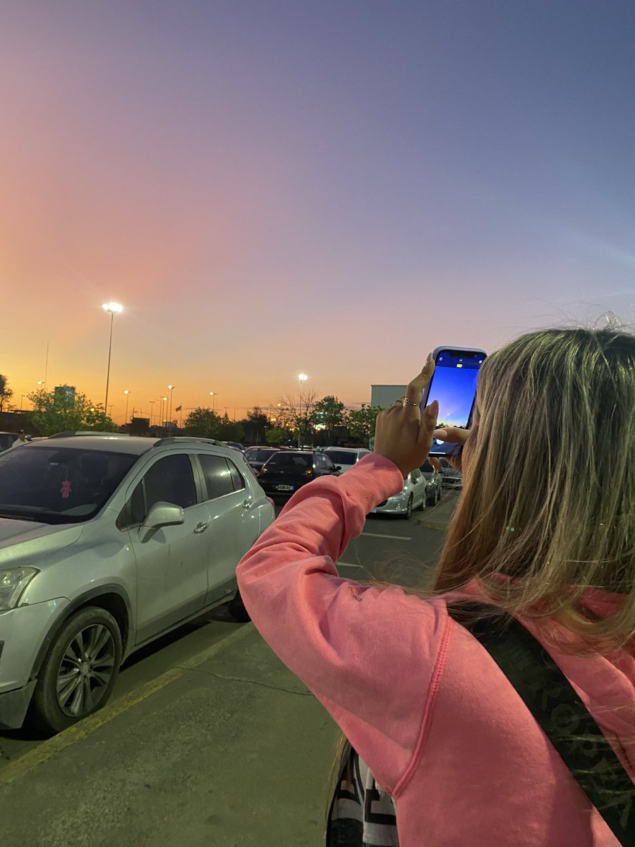 blassluciano_'s tweet photo. a ella le gustan los atardeceres y a mi ella! https://t.co/yUPLb4GTzp