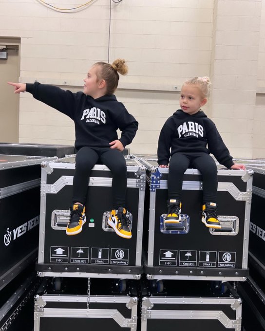 Lil rockstars backstage 🤩🤩 @mikethemiz https://t.co/CjS5F3dRlE<a class="tags" target="_blank" title="On Twitter" href="/?out=eyJ0eXAiOiJKV1QiLCJhbGciOiJIUzUxMiJ9.eyJpYXQiOjE3MTk4MjMyNjIsImlzcyI6InR3cG9ybnN0YXJzLmNvbSIsIm5iZiI6MTcxOTgyMzI2MiwiZXhwIjoxNzUxMzU5MjYyLCJyZWRpcmVjdF91cmwiOiJodHRwczovL3R3aXR0ZXIuY29tL21pa2V0aGVtaXoifQ.LIzhAd0VB3dnsOJOcKOwHbrcove1bsn-X1zwqDfB9nUiFHBzmyuPNTFDMU9qxrp1krvBB8O2VAmVBc0NiwX2PA">@mikethemiz</a>