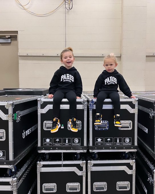 Lil rockstars backstage 🤩🤩 @mikethemiz https://t.co/CjS5F3dRlE<a class="tags" target="_blank" title="On Twitter" href="/?out=eyJ0eXAiOiJKV1QiLCJhbGciOiJIUzUxMiJ9.eyJpYXQiOjE3MTk4MjMyNjIsImlzcyI6InR3cG9ybnN0YXJzLmNvbSIsIm5iZiI6MTcxOTgyMzI2MiwiZXhwIjoxNzUxMzU5MjYyLCJyZWRpcmVjdF91cmwiOiJodHRwczovL3R3aXR0ZXIuY29tL21pa2V0aGVtaXoifQ.LIzhAd0VB3dnsOJOcKOwHbrcove1bsn-X1zwqDfB9nUiFHBzmyuPNTFDMU9qxrp1krvBB8O2VAmVBc0NiwX2PA">@mikethemiz</a>