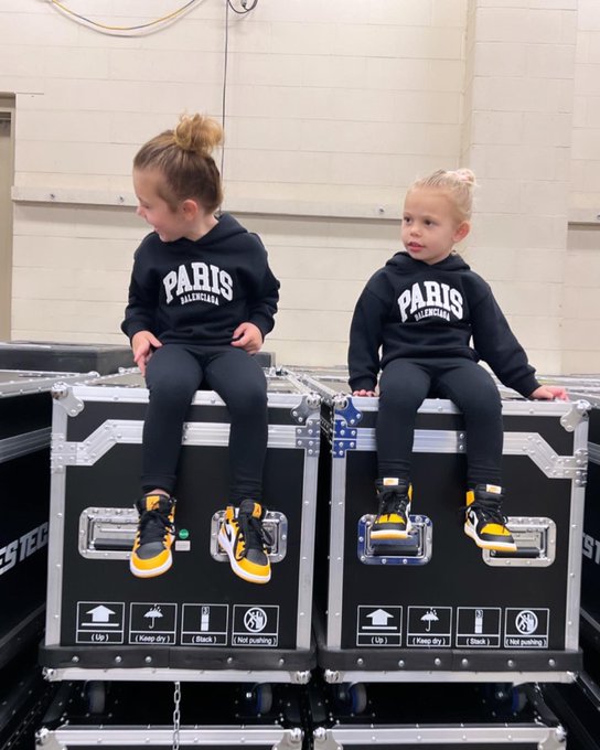 Lil rockstars backstage 🤩🤩 @mikethemiz https://t.co/CjS5F3dRlE<a class="tags" target="_blank" title="On Twitter" href="/?out=eyJ0eXAiOiJKV1QiLCJhbGciOiJIUzUxMiJ9.eyJpYXQiOjE3MTk4MjMyNjIsImlzcyI6InR3cG9ybnN0YXJzLmNvbSIsIm5iZiI6MTcxOTgyMzI2MiwiZXhwIjoxNzUxMzU5MjYyLCJyZWRpcmVjdF91cmwiOiJodHRwczovL3R3aXR0ZXIuY29tL21pa2V0aGVtaXoifQ.LIzhAd0VB3dnsOJOcKOwHbrcove1bsn-X1zwqDfB9nUiFHBzmyuPNTFDMU9qxrp1krvBB8O2VAmVBc0NiwX2PA">@mikethemiz</a>