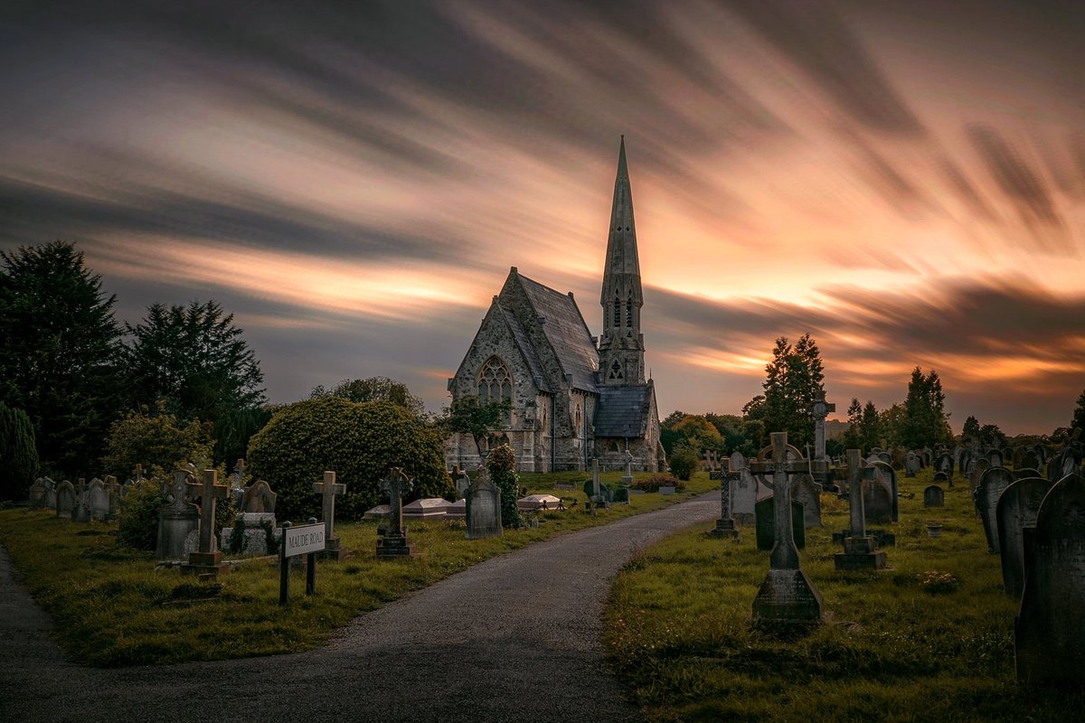 _BeansOnToast_'s tweet photo. Windsor Cemetery.
A really peaceful place :)

#photography #windsor #england #cemetery https://t.co/8XGoV99vdi