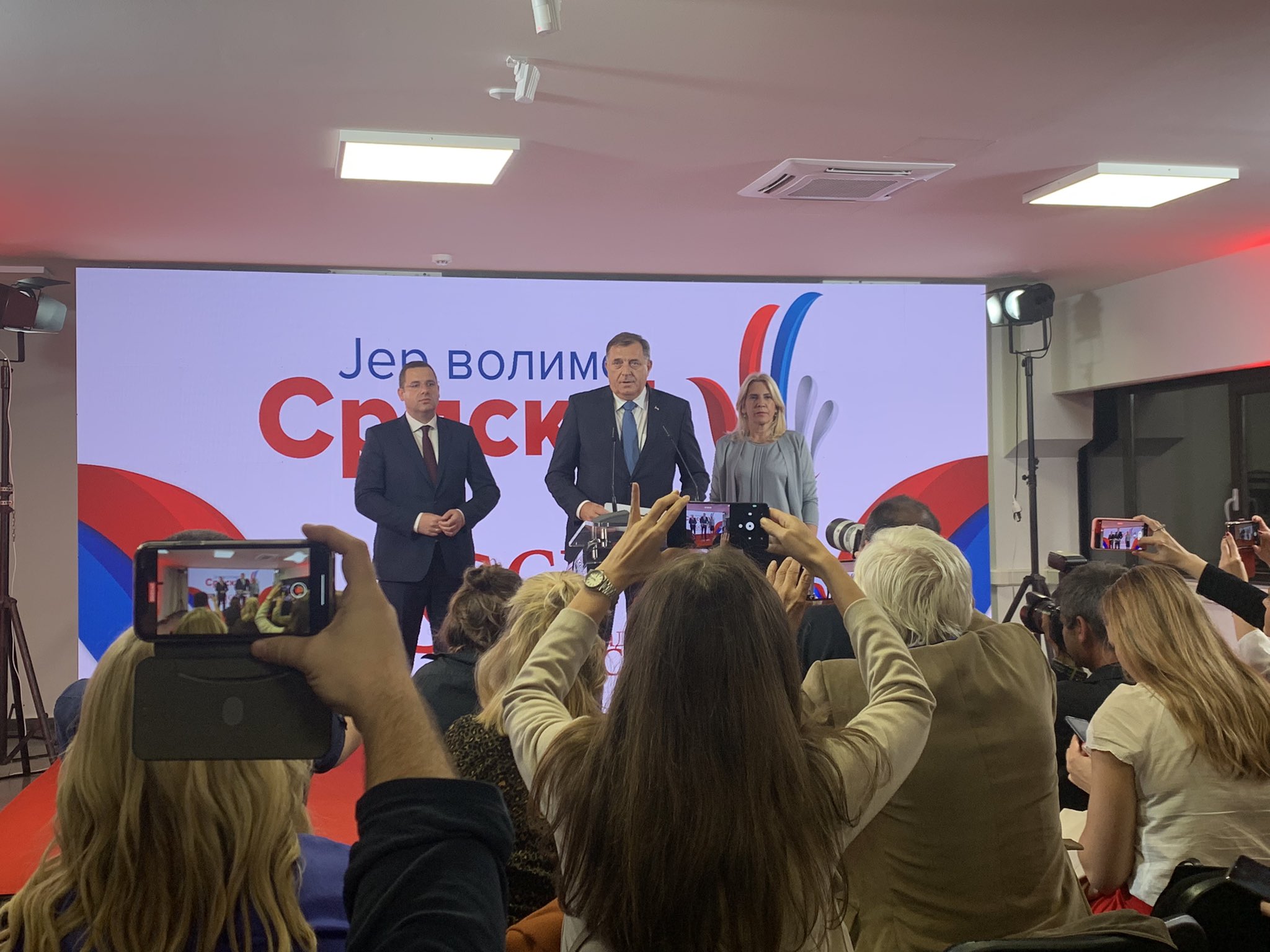 Snezana Mitrovic on Twitter: "Dodik:Fer i korektni izbori. SNSD ...