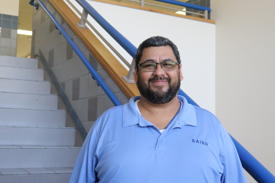 Today is National Custodian Appreciation Day. Thank you to all of our custodians. We appreciate all you do.
tinyurl.com/SAISDCustodians
Hoy es el Día Nacional de Reconocimiento de Conserjes. La Familia de SAISD les agradece a todos nuestros conserjes. Apreciamos todo lo que hacen.