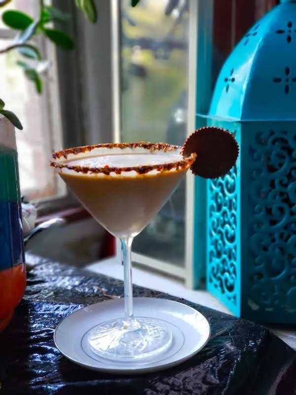 Cbp8Cindy's tweet photo. Presenting the #Peanubutter cup #Espresso #Martini from https://t.co/Ui8rU2Fq2C
This dessert cocktail is melt in your mouth delicious!
https://t.co/rYJbVczTgJ
https://t.co/ex1zBo2igC for the recipe!
#CoffeeIsLife https://t.co/sytHvCqJKF