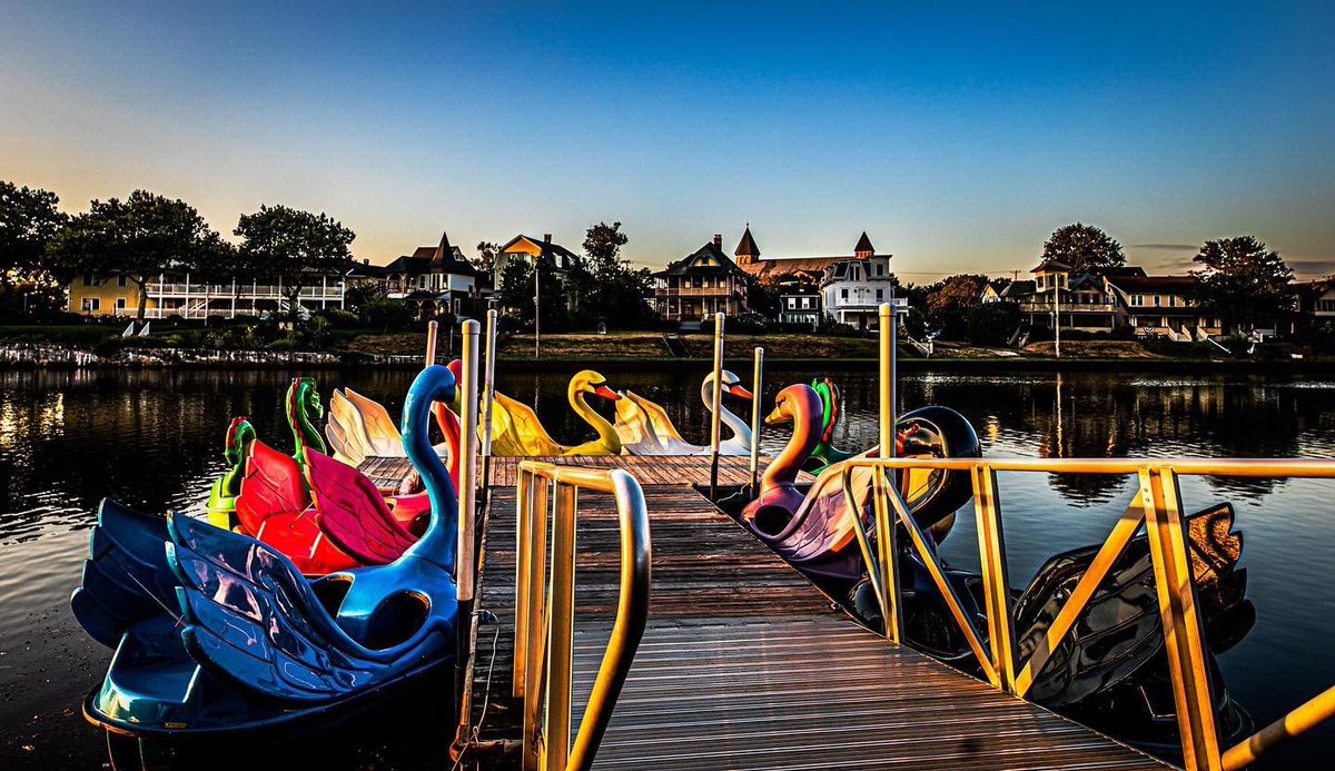 Visit_NJ's tweet photo. Asbury Park is dreamy at dusk, colorful swan boat rides are just the beginning…
📍 Wesley Lake, Asbury Park, New Jersey
.
.
.
📷:  @waynelondregan (via Instagram)
#VisitNJ #NewJersey #JerseyShore #AsburyPark #WesleyLake #NJSunsets #Sunsets https://t.co/5xaeoCWs4r