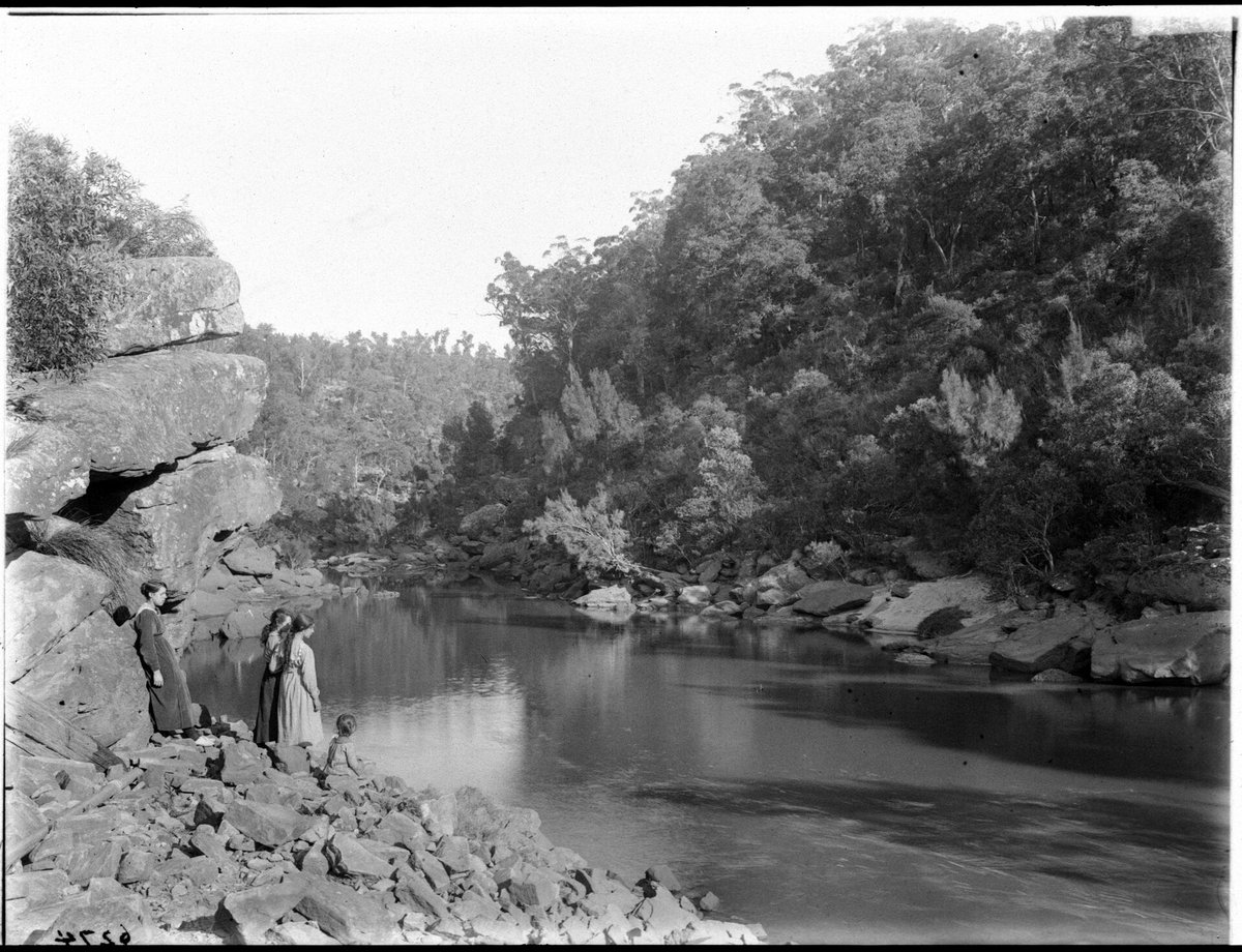 A holiday photo taken in NSW from the early 20th century! 

📷 picturesque scenery at Wallacia, near Penrith, a popular holiday destination for city dwellers. June 1918. NSW State Archives: NRS 4481, St6274

See Sydney Snapshots at the Museum of Sydney: slm.is/sydney-snapsho…