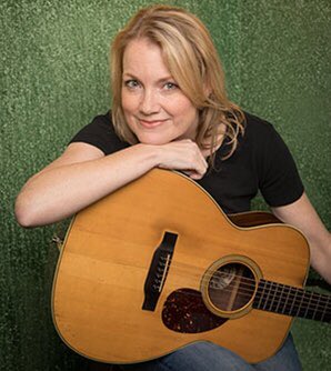 Happy 54th Birthday to country music singer-songwriter, Kelly Willis! 