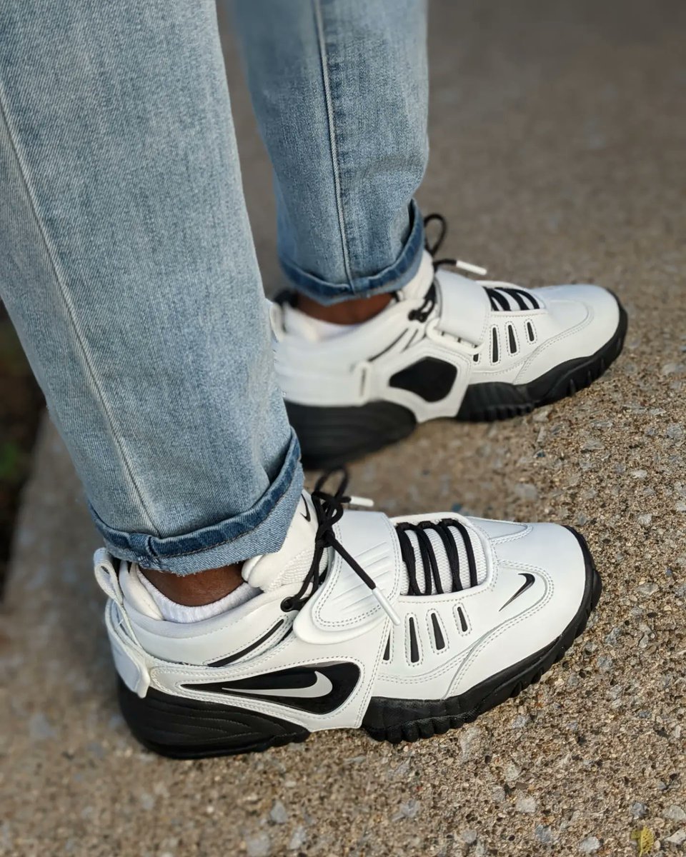 amcmath04's tweet photo. Sunday! #KOTD #Nike #Ambush #AirAdjustForce #SummitWhite #ashwithkicks #snkrsliveheatingup #soleangles #queenofsoles #shoesofresh #thesolefirm #respectherstyle #blackgirlsneakerjoy #blackchicksinkicks #blackgirlslovesneakers #sneakersisterhood #wearyourshoes #yourshoesaredope https://t.co/ULhzee0tFr