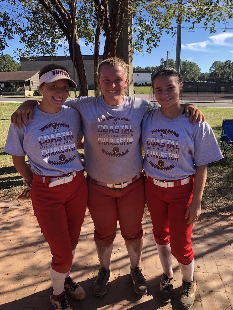 Kayleemwhite15's tweet photo. Few of us United Fastpitch of Alabama girls putting in some work at the Coastal Alabama South Softball camp today. We are grateful for the players and coaches for allowing us to participate and cheering us on! Payton Boyington Kadence Rye #unitedfastpitchofalabama https://t.co/frkiFck3z1