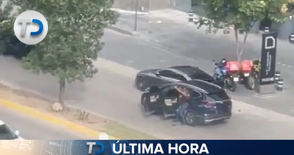 telediariomty's tweet photo. #ÚLTIMAHORA | Registran balacera en Puerta de Hierro entre civiles armados y elementos de la SEDENA, en #Jalisco https://t.co/AQWOztd61R https://t.co/aEMlbJGe5h