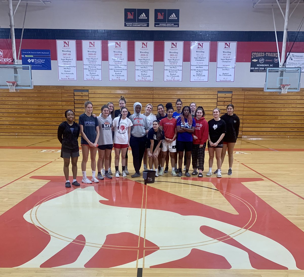 newberry_wbb's tweet photo. Late night cleaning session 🧼🧹 #WeLoveOurGym #TeamBonding #HowlWeek #Wolfpack #StrongerTogether https://t.co/juWjRDab20