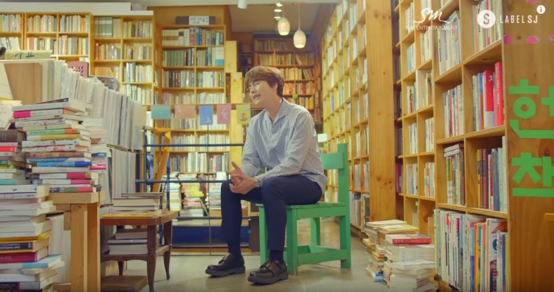 예.......???

책방골목 개발 뭐 얘기 들은 거 같긴한데
정말 눈 앞에 파란 천밖에 안 보여서 늠나 당황....

나도 규 뮤비찍은 우리글방 들어가보고 싶었다구요!!!

버스 내리자마자 파란게 내 앞을 가로막아버림..ㅠㅜ