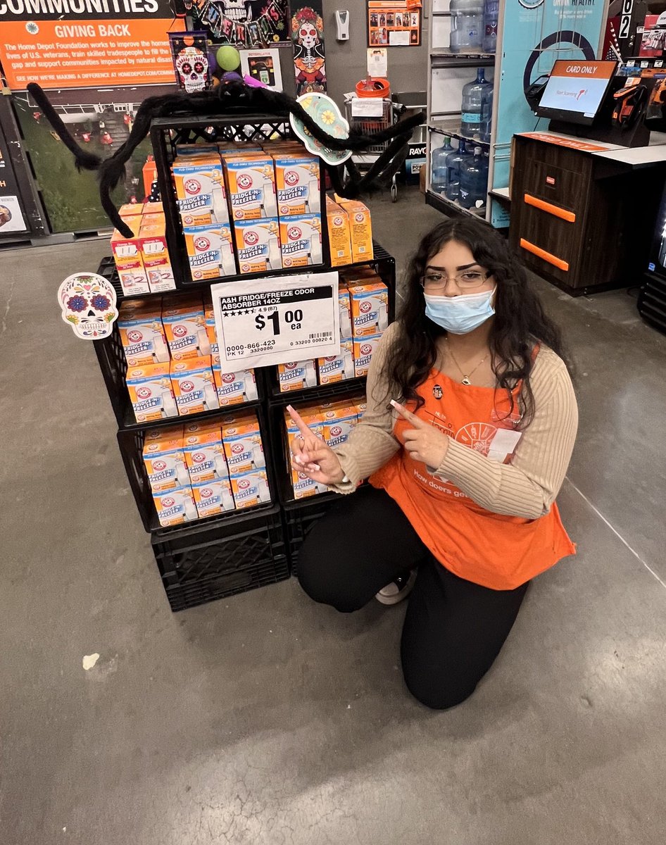 Yaymi16's tweet photo. Congrats Miss Lorena on BRONZE🔥🤩 Store 6652 getting in that CAM spirit 🥳 Sidenote, I love challenging my cashiers to push UNITS 💥🔥🔥 #PacNorth #TheValley #TheHomeDepot #Halloween #Spooky 👀 https://t.co/JeX1cDzsRu