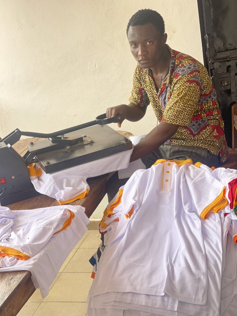 HamidousifD's tweet photo. Confection des milliers de #Tshirts Lacoste pour la fête d’indépendance de l’an 64 pour la région administrative de Kankan.

Merci au #MATD pour la confiance et grand merci 🙏 à tous nos clients.

👉Jeter un œil sur notre site : https://t.co/dvI57phjZ1
+224625363738

#02Octobre https://t.co/anzFiqe4vV