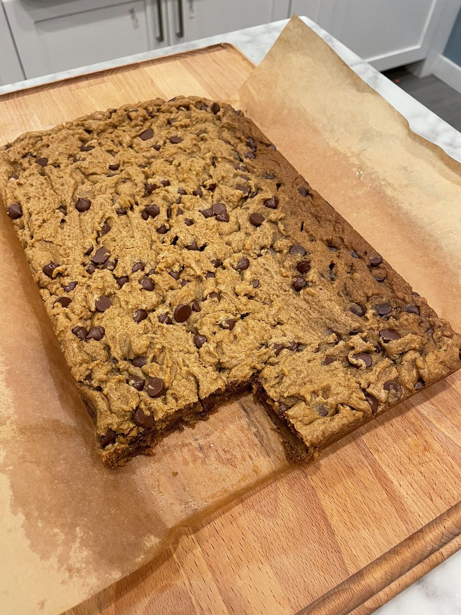 DebHarkness's tweet photo. Today's #gratitude:
🎃 my first foray into the land of pumpkin spice this year--pumpkin chocolate chip bars from @nytimes
🍽️ Sunday brunch with my colleague and fellow novelist @lisabitel, talking about witches and visionary women
⏰ sleeping through the alarm
#simplethings https://t.co/2tVcVhocGi