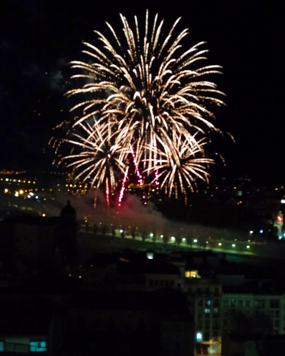 gemma_quer's tweet photo. Castell de Focs de cloenda de les #FestesdelaTardor2022 de #Lleida. https://t.co/mmcXdIzWF6