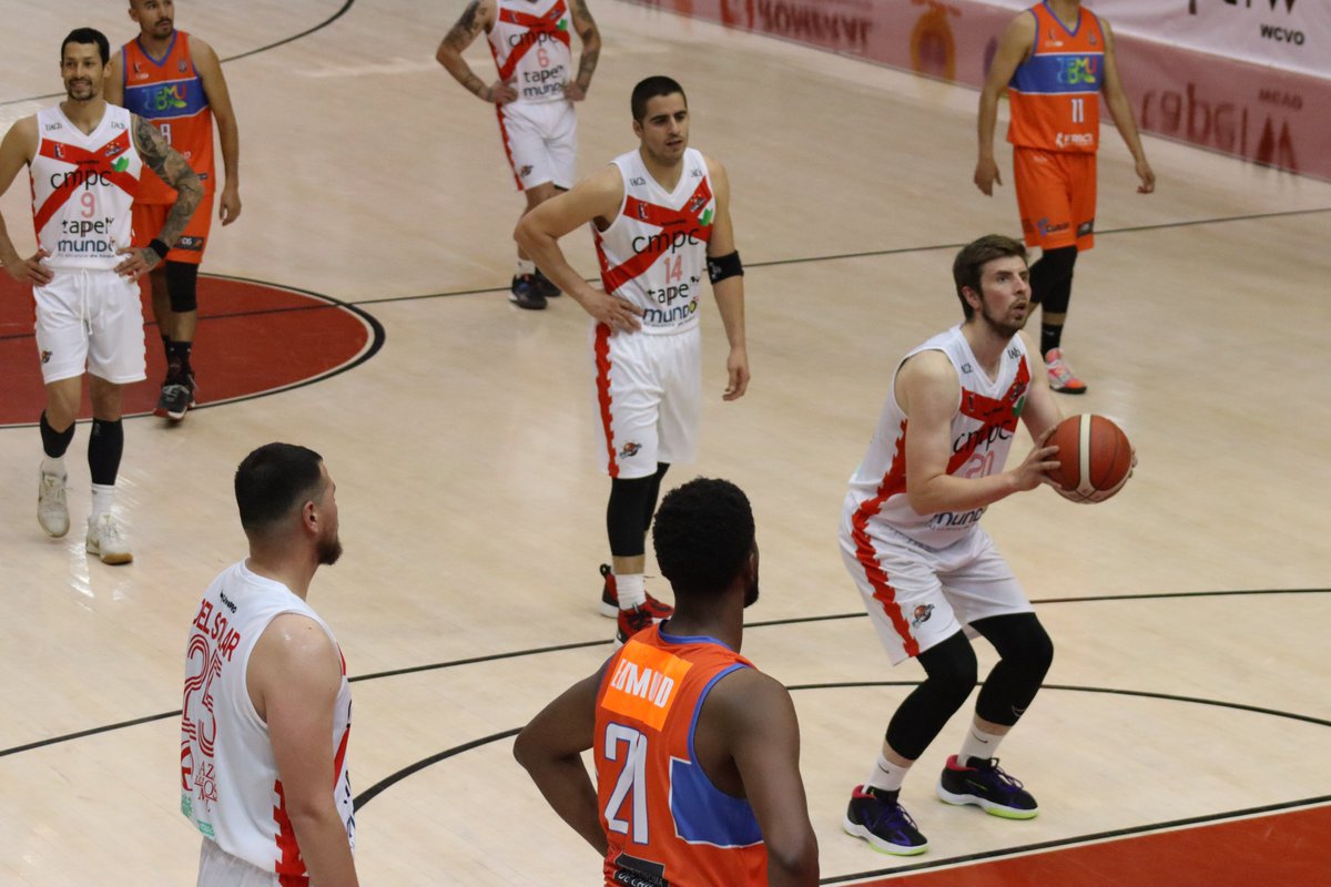 CDVBasket's tweet image. 🔴 | ¡TRIUNFÓ EL CDV!

🏀 El CDV venció por 79 - 59 al CDB Pablo Neruda, en la segunda fecha de la Copa Chile Mundo by Cecinas Llanquihue.

🔗: bit.ly/3UVaH7J

📸: Nicolás Aravena

#VamosCDV 💪🏀🇯🇪 #ValdiviaEsCDV #CopaChileMundo #ElEquipoDeTodos