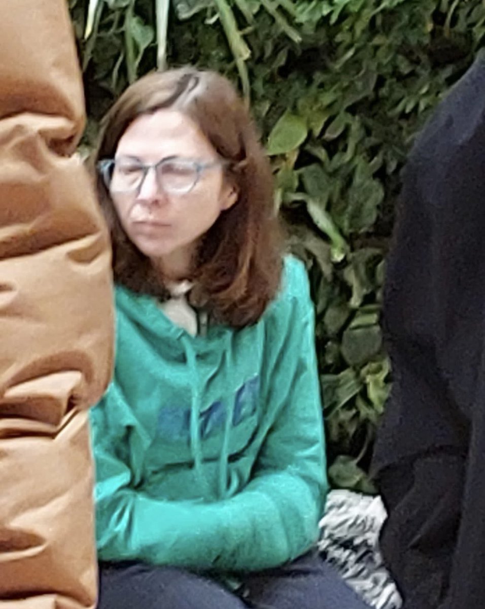 Batakis llegó hoy a Nueva York y ya esta haciendo la fila para comprar el Iphone 14. Pero “los dólares de los que viajan le sacan trabajo a los argentinos”.