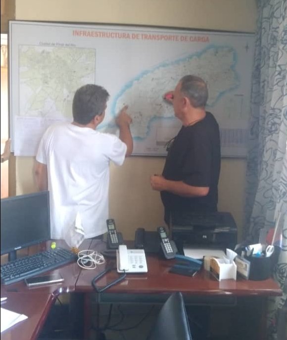 En el Puesto de Dirección Provincial de #Transporte #PinarDelRío, el Viceministro Roberto Ricardo Marrero, dirige las acciones que desde este vital sector se acometen en función de la recuperación del territorio tras el paso del huracán Ian.
#FuerzaPinar 
#CultivandoRevolución