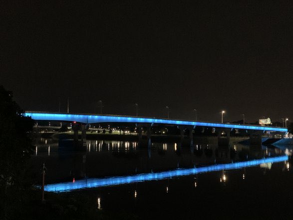 Tonight until Wednesday, please enjoy 🌐✨light blue bridge lights in celebration of great meetings &amp; events with the Connect Faith + Southeast conference Oct. 3-5! in Little Rock. 👥

#ConnectFaith #ConnectSoutheast #LittleRock #Arkansas #bridges #riverlights #BigOnLittleRock