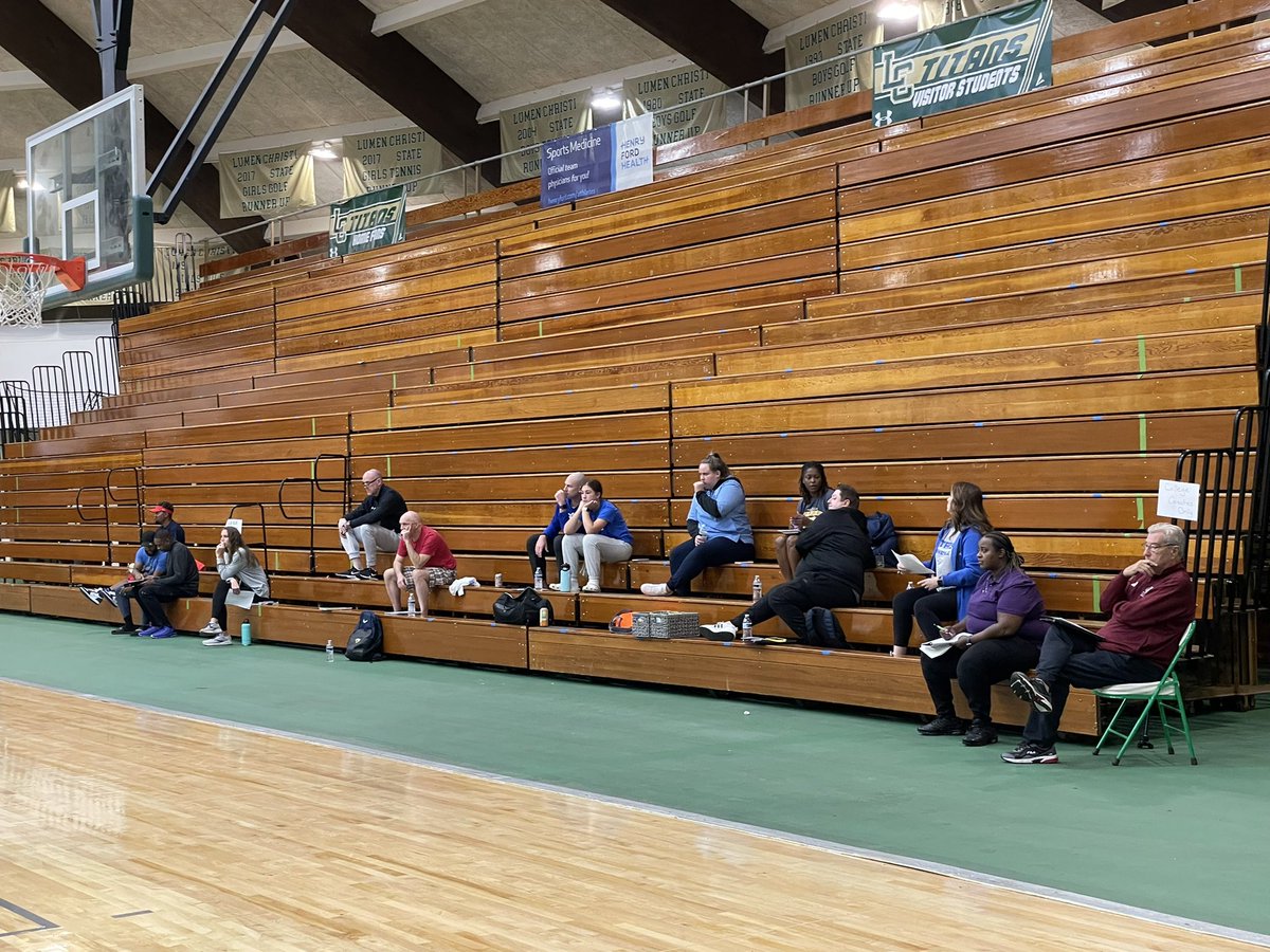 MIpremierbball's tweet photo. Awesome turnout for our first ever player Showcase. Several college coaches attended and watched our girls show out!! Thanks to all the coaches who made the trip to see these hard working ladies in action, they did not disappoint!! Next year is going to be bigger and better. https://t.co/SlBy8xDwg8
