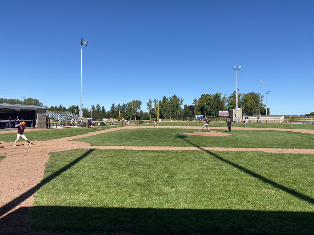 GLCanadians's tweet photo. The GLC Fall Trip comes to a close at Jackson CC (MI).
Photos from the last day of the trip ⬇️
#glcfall🍁 https://t.co/4jfnJ1WEpF