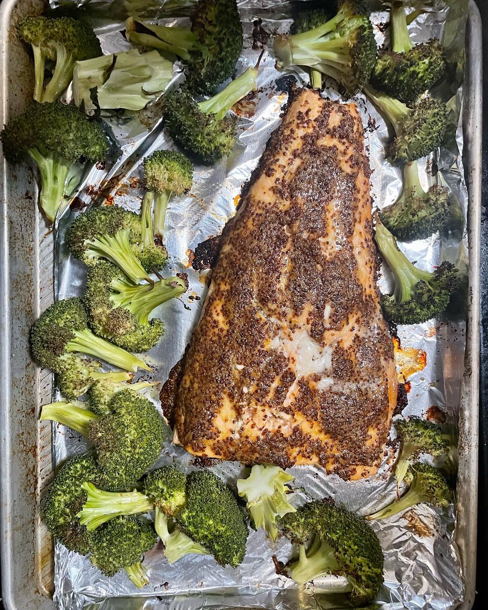 Baked broccoli and salmon glazed with Dijon mustard and maple syrup #baking #baked #bakedsalmon #dijonmustard #maplesyrup #broccoli #homecooking #chef #cooking #recipes #recipe