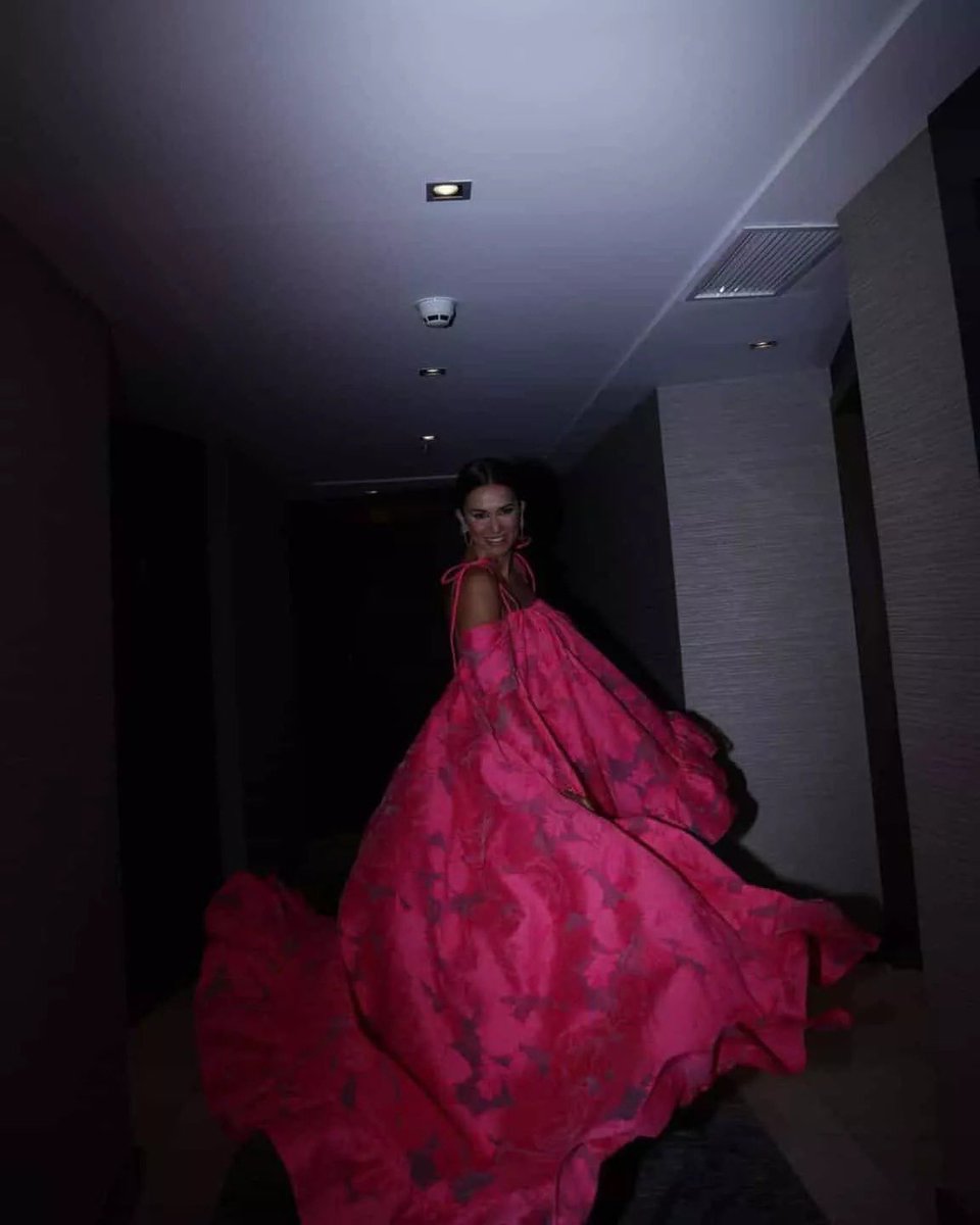 "Levas a colcha pelas costas, porque já não está tempo para manga curta.
Dá ouvidos à mãe, Cláudia!"
#globosdeouro