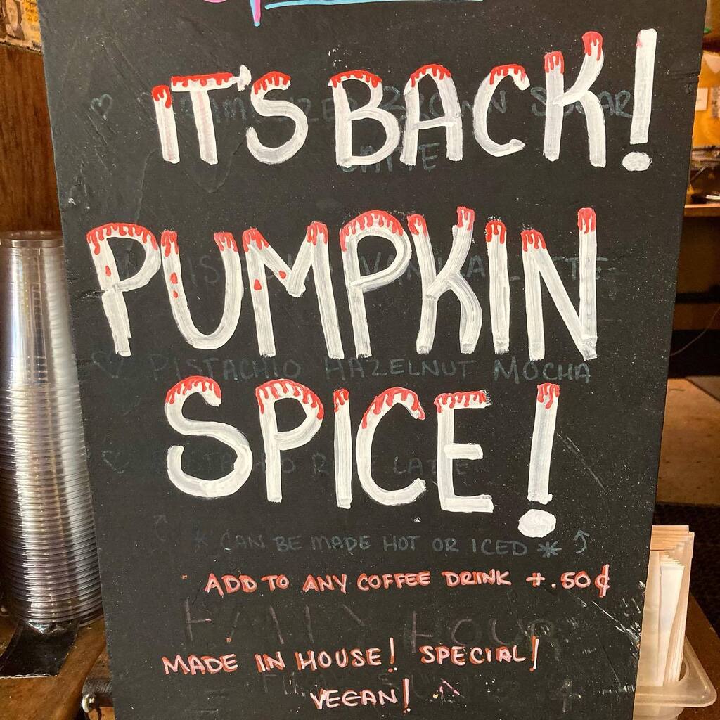 tinyscoffee's tweet photo. 🎃🍂🧡🖤🧡🍂🎃
Happy October! Our homemade pumpkin spice is back at our NE location and coming soon to SE! 
#haunted #hauntedbeverages https://t.co/kS6yG2getT https://t.co/BCKYHEtDHY