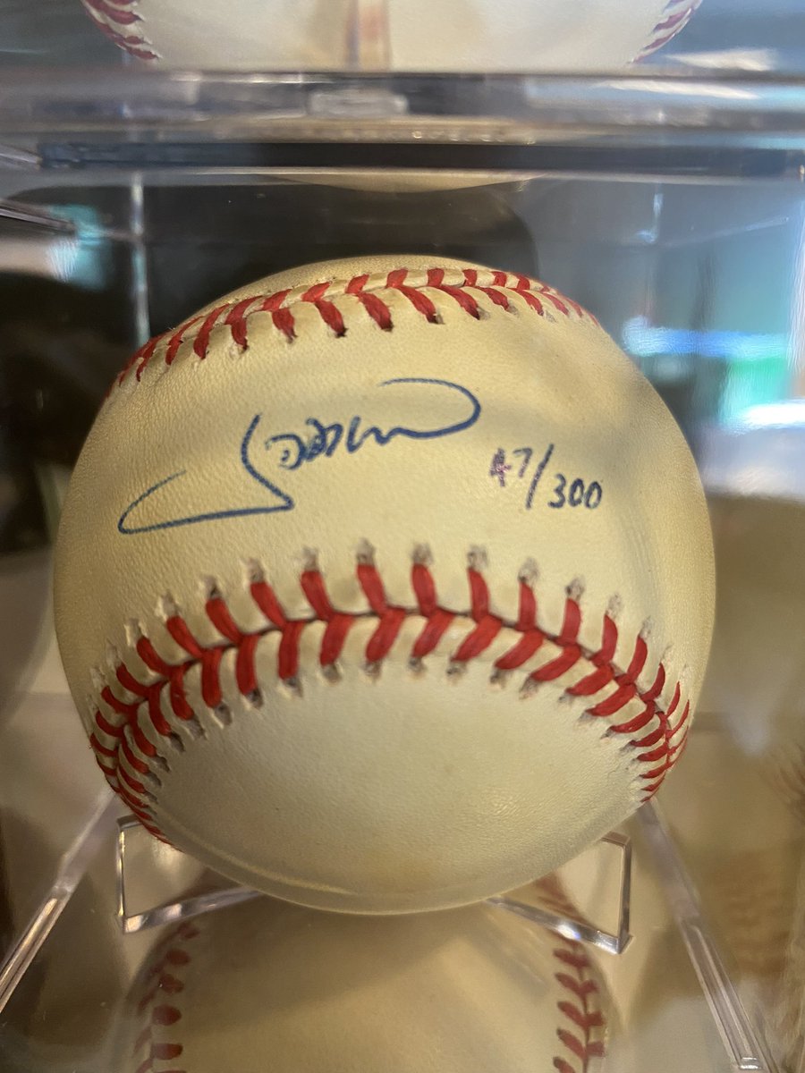 weze2's tweet image. Hey what’s up everybody. Can I get some help with who these autographs are?