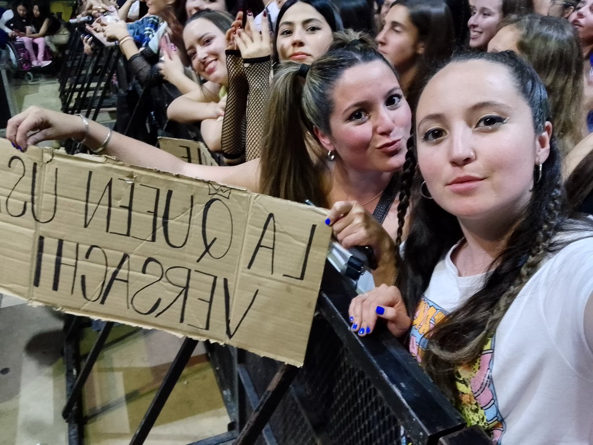 vaaalenso's tweet photo. #VERSACHI    @emimernes_ https://t.co/3YCGinZ0YP