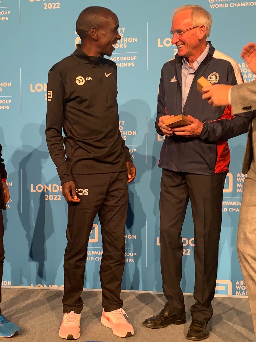 TheUltraGeezer's tweet image. On the podium with Kipchoge after my age group win at London. I gave him a lot of good advice about running marathons :-)