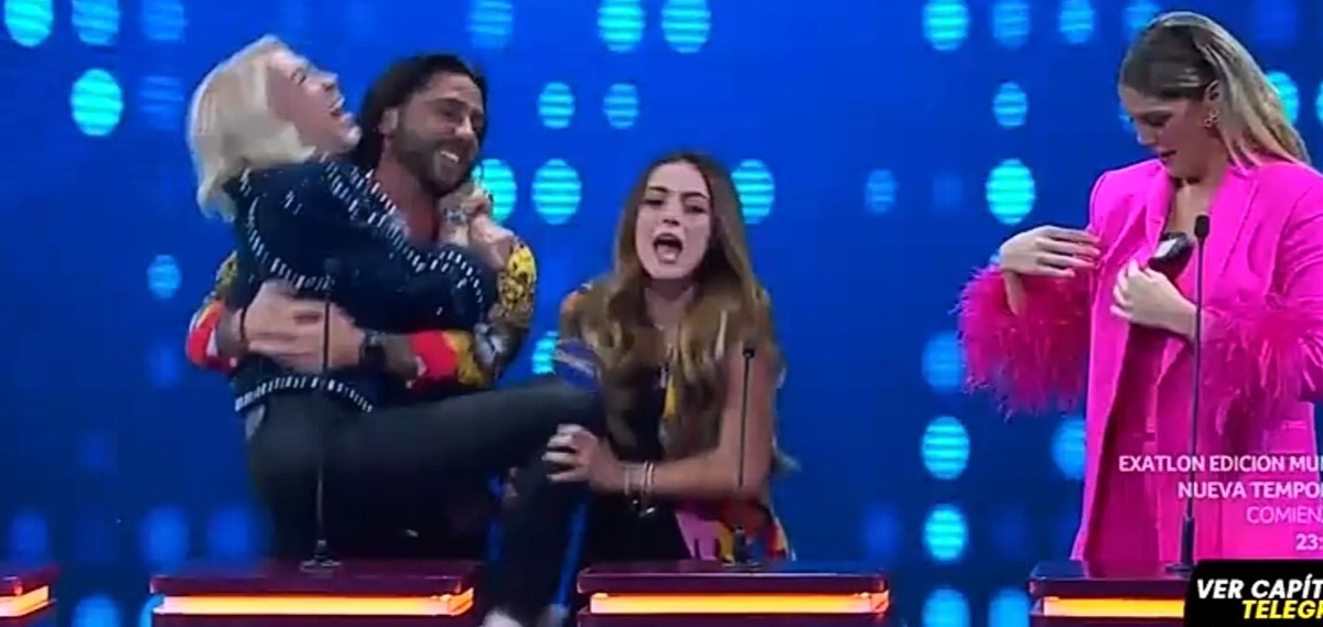 ChismecitoC's tweet photo. #QueDicenLosFamosos tercera ronda y ganando 😂 pero no se confíen 🤫
#topchefviptlmd ¿qué pasò pues? https://t.co/nRzrbciTE3