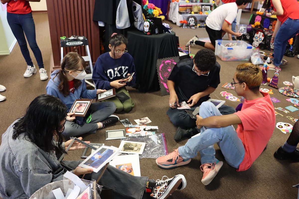 SharyHistClub's tweet photo. Our SHS History, Spanish, &amp; Art Club members teamed up yesterday to participate in the @CityOfMissionTX’s @MissionMuseum’s Day of the Dead Altar exhibit, with an altar honoring the life and legacy of Celia Cruz, the Queen of Salsa! https://t.co/ZHrOyjHfSg