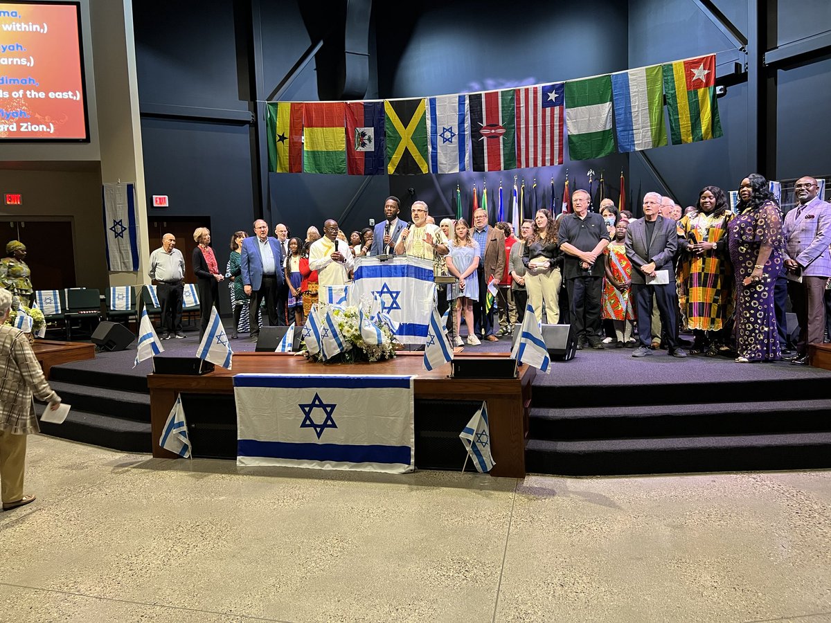 SteveHunegs's tweet photo. Singing Hatikvah at Africa Night to Honor Israel at Ebenezer Community Church! https://t.co/47lEJbb3iy