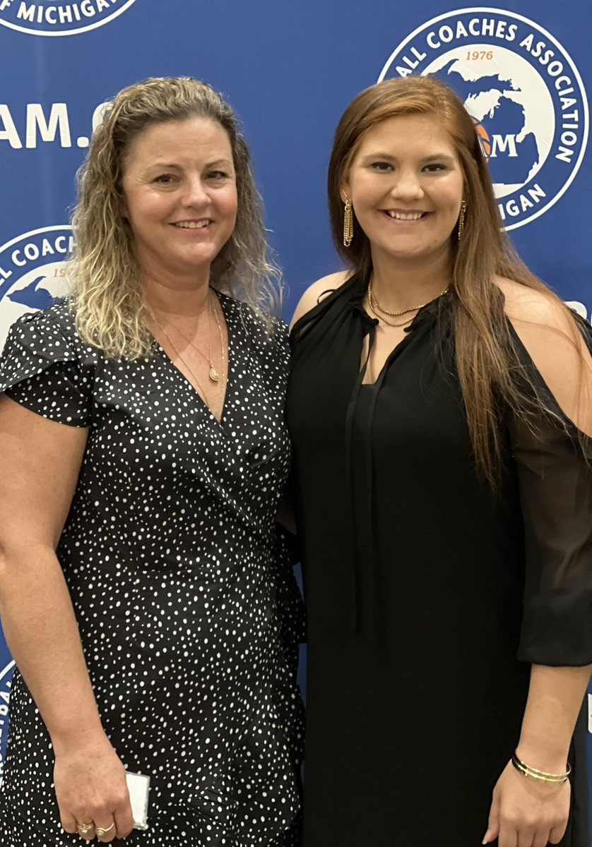 jcwomenshoops's tweet photo. Coach Brown and Coach @demeuse_alivia were in Pontiac today! Coach Brown received @BCAMCoaches JR College Coach of the Year for 2022! ✈️��#jacksoncollege #bcam https://t.co/9i1m1cBGe4