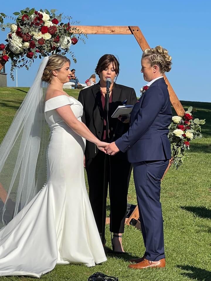 KimiNews's tweet photo. I got to do something so special yesterday. I got to officiate the wedding of 2 amazing women. Thank you for letting me be a part of your special day. I love you guys so much. #jessicaandkelly #kellyandjessica #2022 #lgbtq🌈 #longbeach https://t.co/JnR4xAiDou