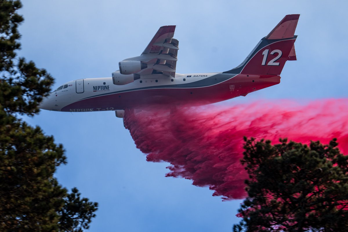 EricAdams321's tweet photo. Air attack against the #AguajitoFire in Monterey, California, today. #calfire #firefighting #wildfire #airattack #Monterey https://t.co/YS59lSwxEd