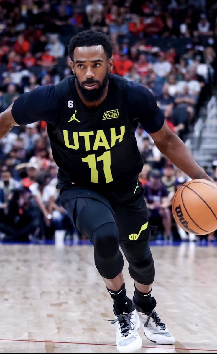 egantalmage's tweet photo. Love the new #utahjazz uniforms! Black and yellow is a great combo. Like matching theme in @vivintarena  also. @RyanQualtrics #TakeNote https://t.co/v2Y3iH7CIG
