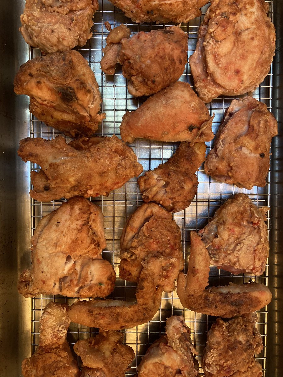 chefdepot's tweet photo. How do you like the Chicken?thank-you #farmers for raising this plump 4.5 lb Chicken! #USDA 100% 🇺🇸 #recipes  #follow #chefs 
#food #cooking #baking #foodquiz comments welcome https://t.co/HQvDAgSER7