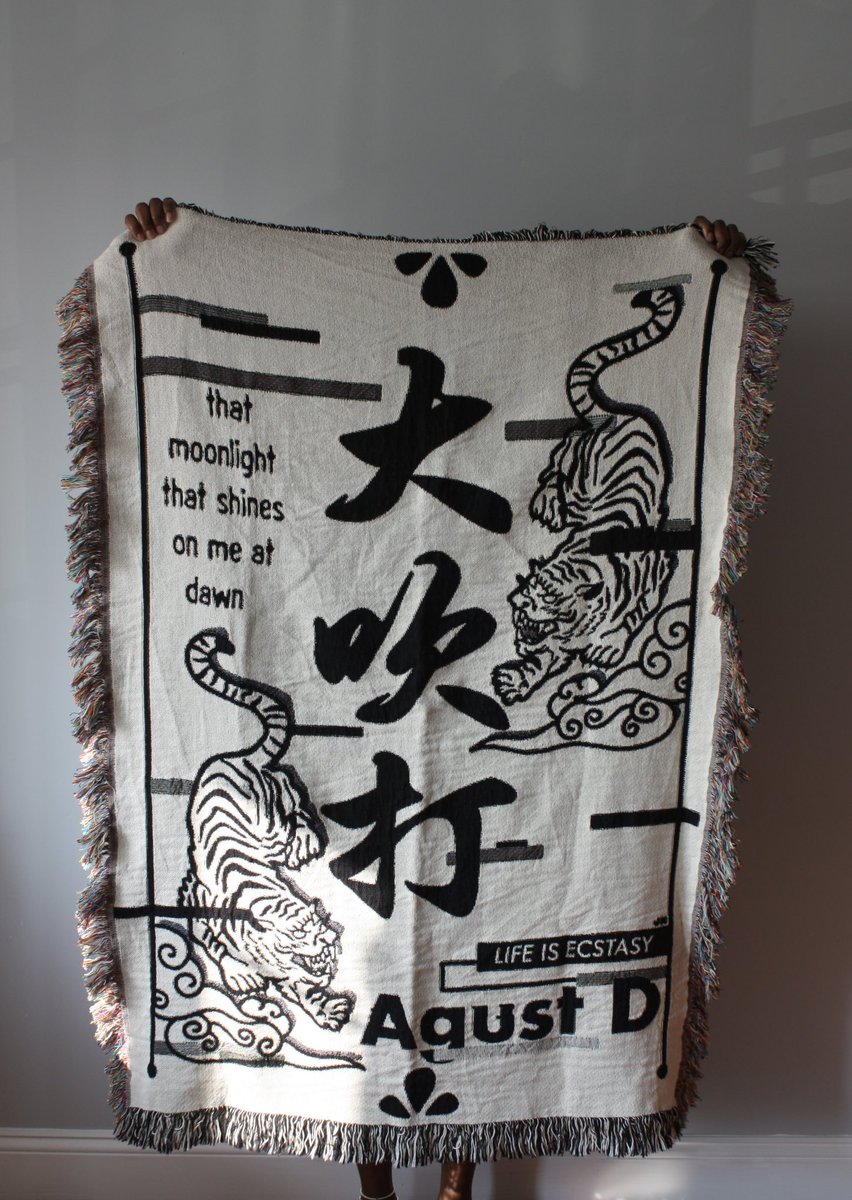 wanderinseoul's tweet photo. ✦suga~agust d blanket giveaway✦
                   USA ONLY

includes: woven blanket, 4x6 print, keychain, and d2 pin! 

ends: oct. 9th

rules: be following us &amp; retweet and like this post! https://t.co/xhkTSc4Yhr
