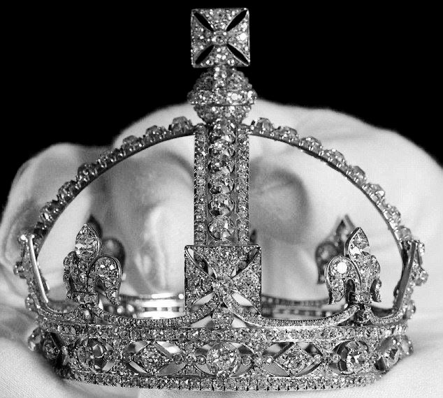 asian_crown's tweet photo. Noticia
Lamentamos informar la pérdida de nuestro Rey. Nuestra sinceras condolencias a la familia asiática real

Seguimos esperando más información sobre los herederos del trono y cómo se llevarán acabo las ceremonias del funeral.
Asia pone sus banderas a media asta
#ARoyalCrown https://t.co/yg33l0dEq5
