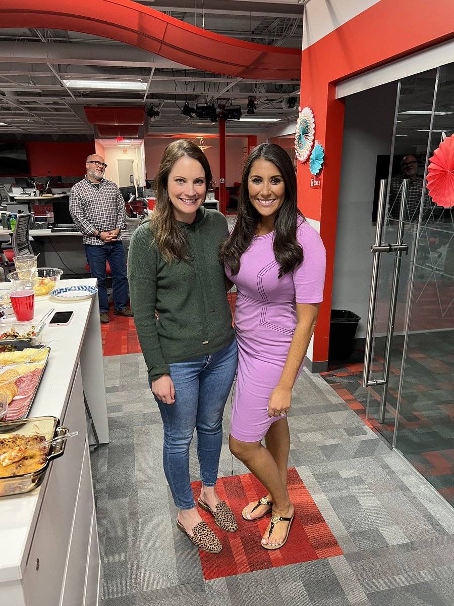 rebbainer's tweet image. Made it back from Florida in time to send our girl off to Florida! @NathalieWCVB we will miss you terribly! Our @WCVB Sunday crew won’t be the same! 😘 @WPBF25News is lucky to have you! 🌴☀️