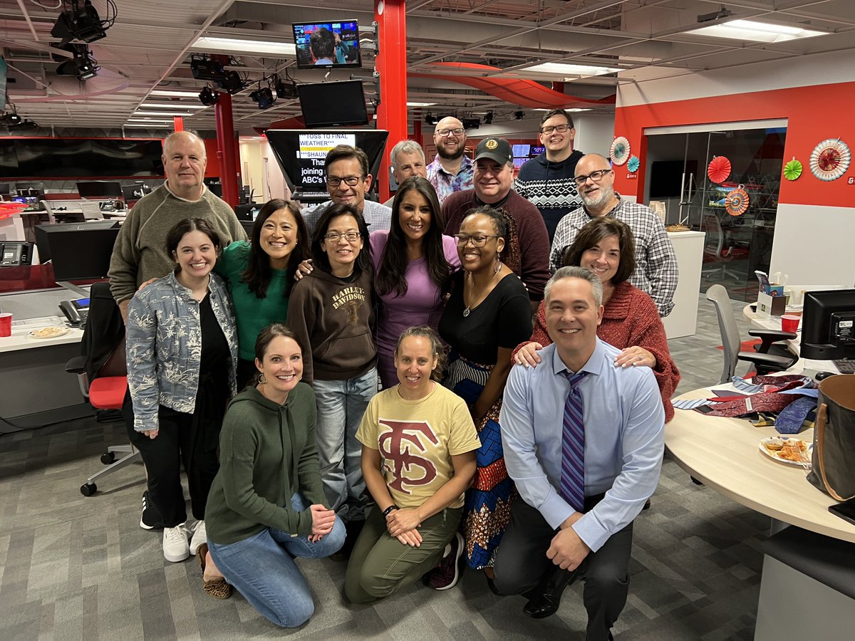 rebbainer's tweet image. Made it back from Florida in time to send our girl off to Florida! @NathalieWCVB we will miss you terribly! Our @WCVB Sunday crew won’t be the same! 😘 @WPBF25News is lucky to have you! 🌴☀️