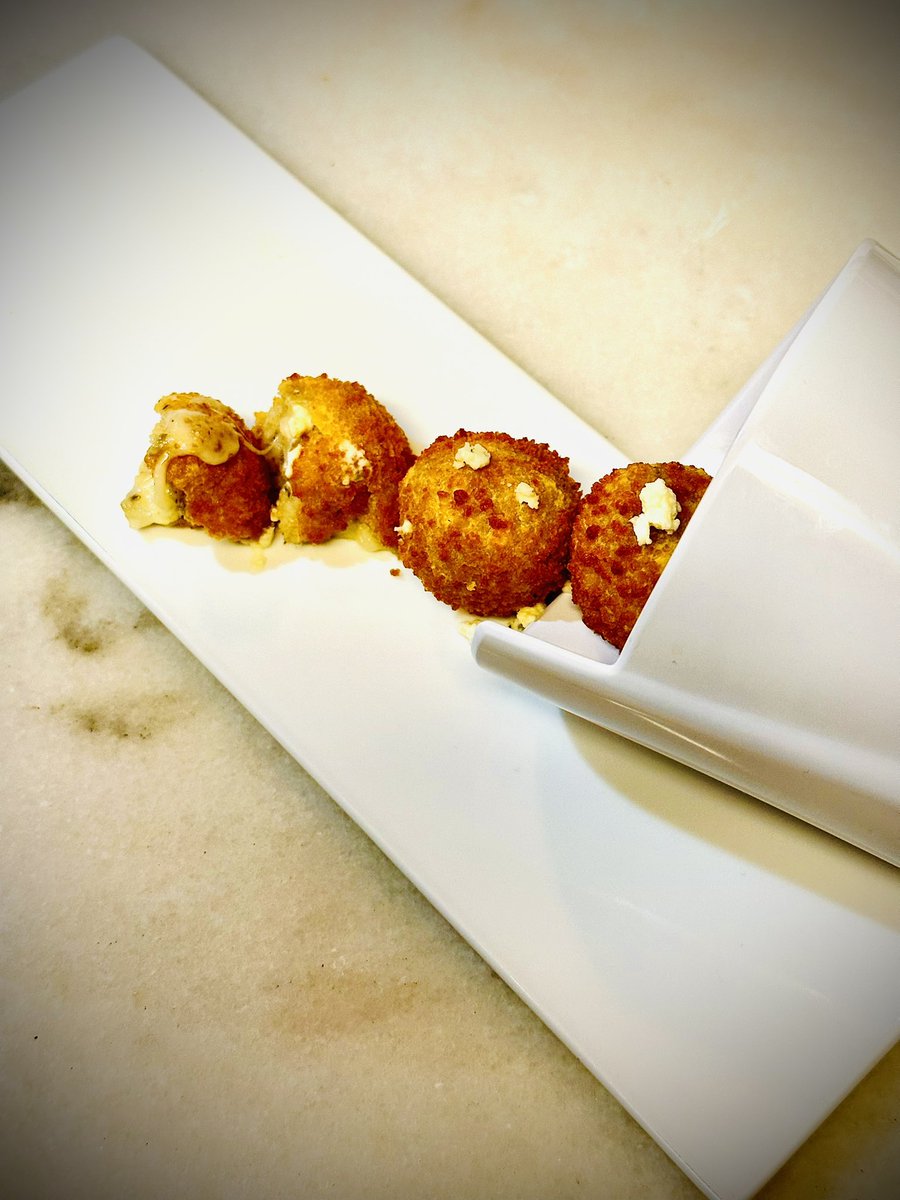 molinanoel18's tweet photo. Porcini mushroom risotto bites 👨🍳📸🍷✌🏽 🍃 🍁 🍂 #fallcuisine addition https://t.co/aCggJ0bryt